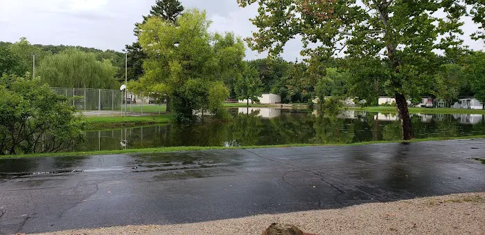 Lakeside Manor Picture 3