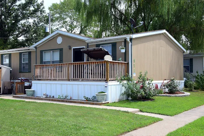 River Oaks Manufactured Home Community Picture 3