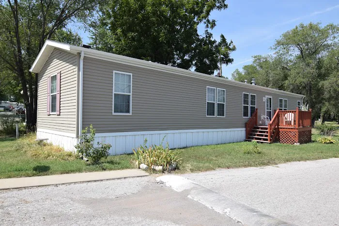 Pine Hills Manufactured Home Community Picture 4