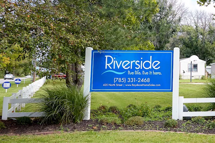 Riverside Manufactured Home Community Picture 1