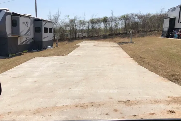 Whispering Oaks RV Park Picture 7