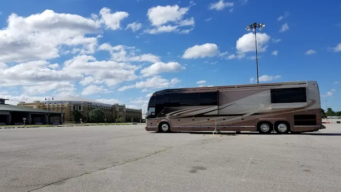 Expo Square RV Park Picture 5