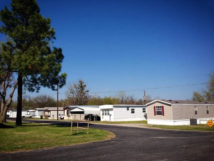 Oaks Mobile Home Park Picture 2