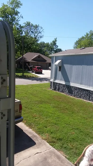 Oaks Mobile Home Park Picture 1