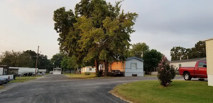 Oaks Mobile Home Park Picture 5