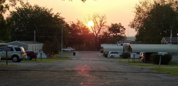 Oaks Mobile Home Park Picture 8