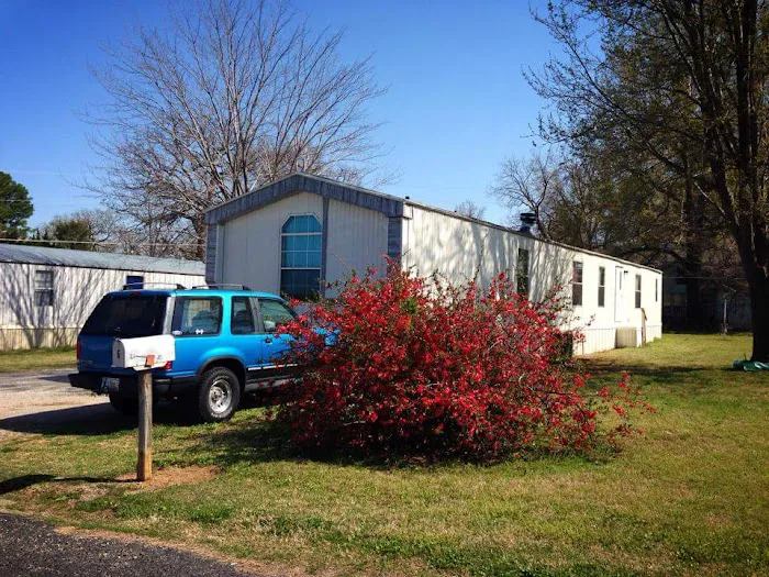 Oaks Mobile Home Park Picture 9