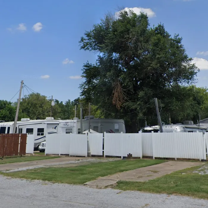 Apache Pines RV Park Picture 9