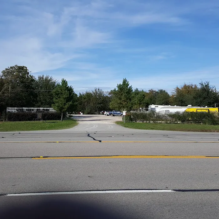 Live Oaks RV Parks Picture 2