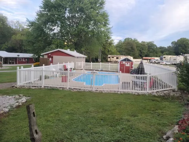 St Louis Mulberry RV Gardens Picture 2