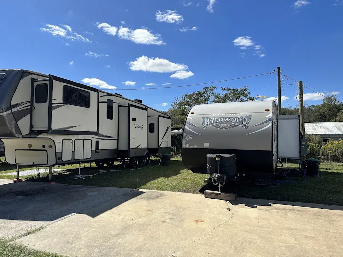 Star Gaze Haven RV Park Picture 3