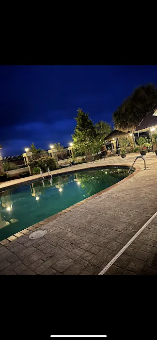 Lakeside Villa Oasis and RV Park Picture 3