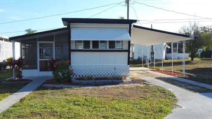 Gateway Mobile Home Park Picture 4