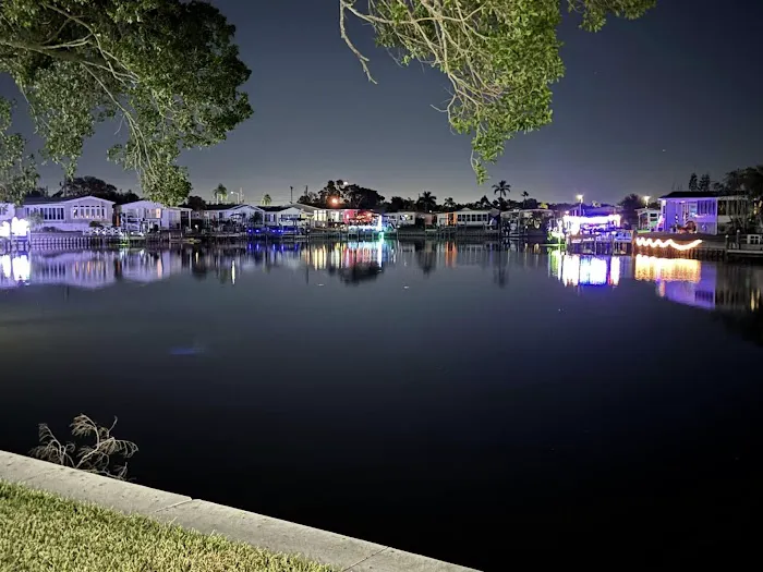 Americana Cove Picture 7