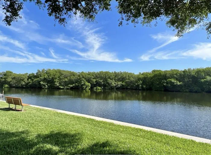 Americana Cove Picture 5