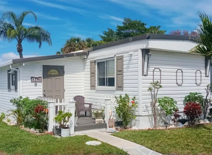 Blue Heron Cottages & Mobile Home Park Picture 9
