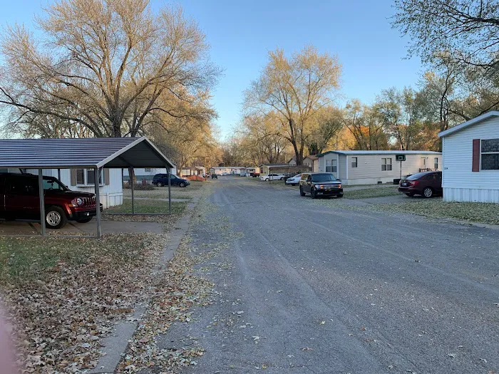 Parkwood Court Mobile Home Park Picture 2