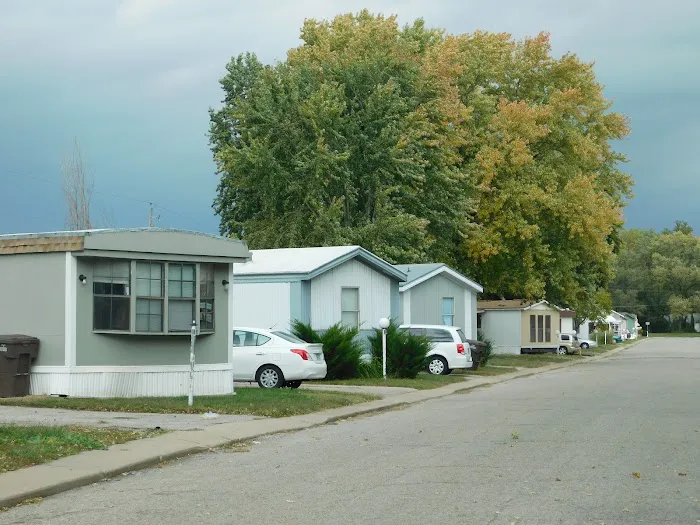 Coachlight West Mobile Home Park Picture 1