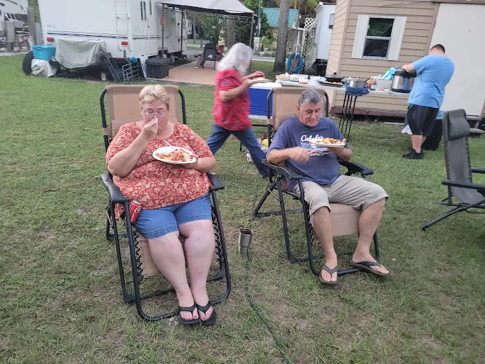 Hawks Nest RV Park & Campground Picture 3