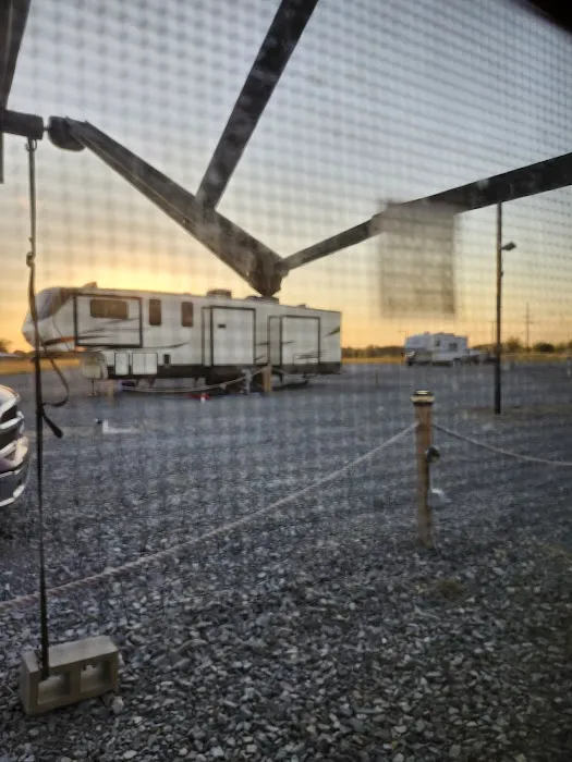 Inn and Out RV Park Picture 1