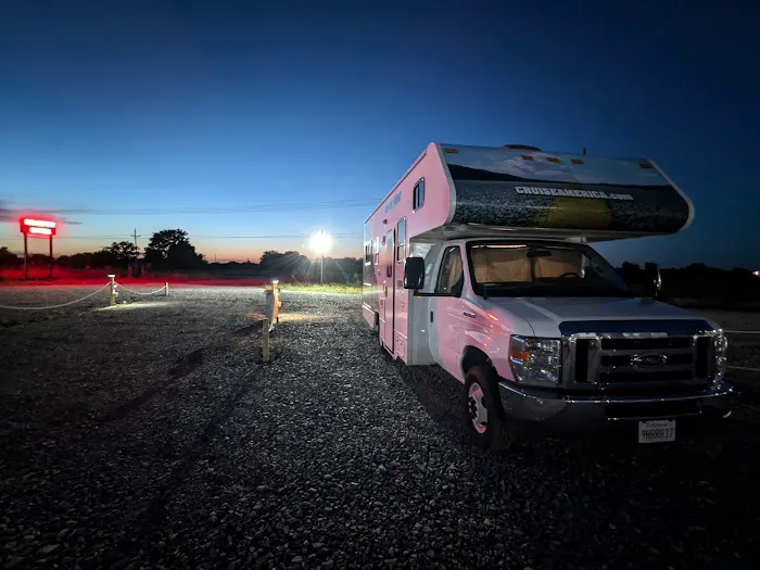 Inn and Out RV Park Picture 4