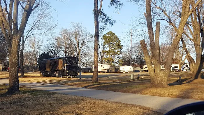 Country Hollow RV Park & Campground Picture 3
