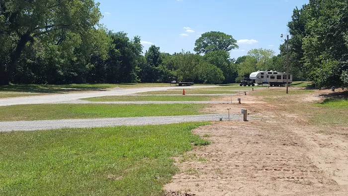 Country Hollow RV Park & Campground Picture 6
