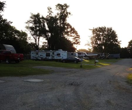 Country Hollow RV Park & Campground