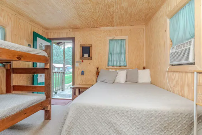 Two Rivers Ozark Cabins and Glamping Tents Picture 4