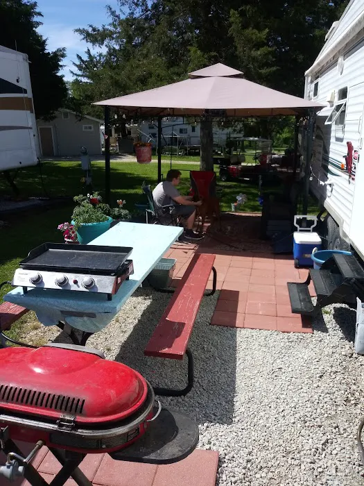Hillbilly's Campground Picture 3