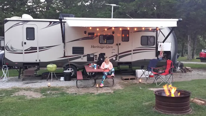 Hillbilly's Campground Picture 6