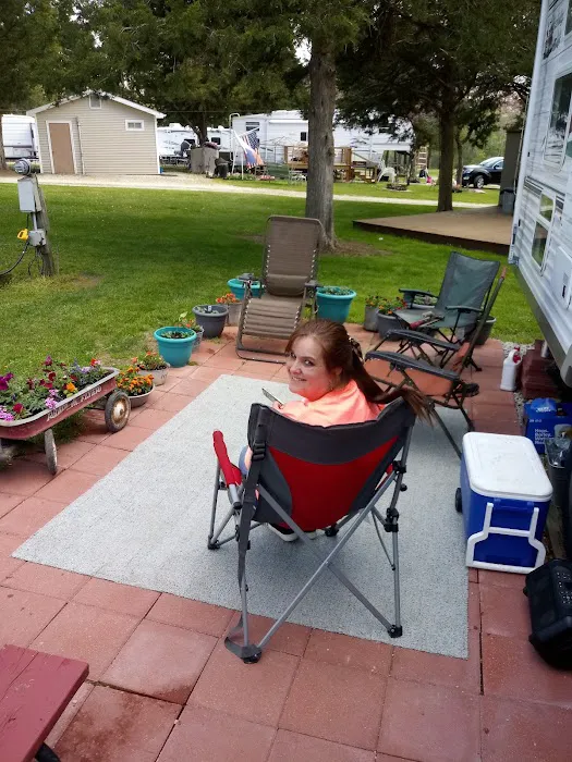 Hillbilly's Campground Picture 4