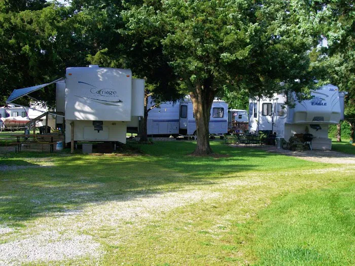 Hillbilly's Campground Picture 10