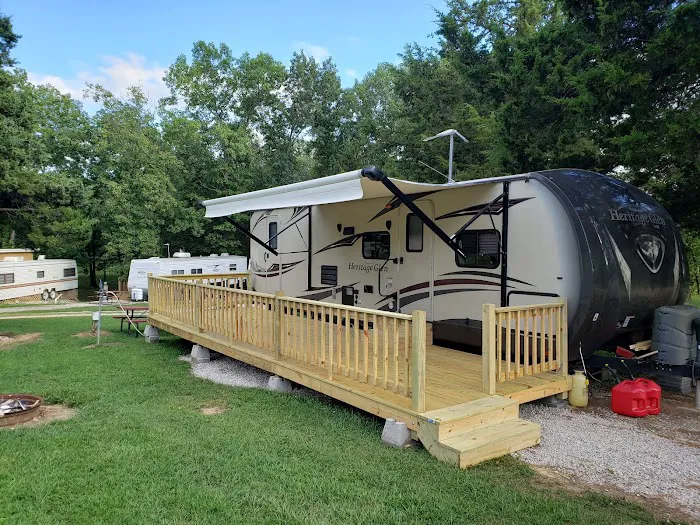 Hillbilly's Campground Picture 8