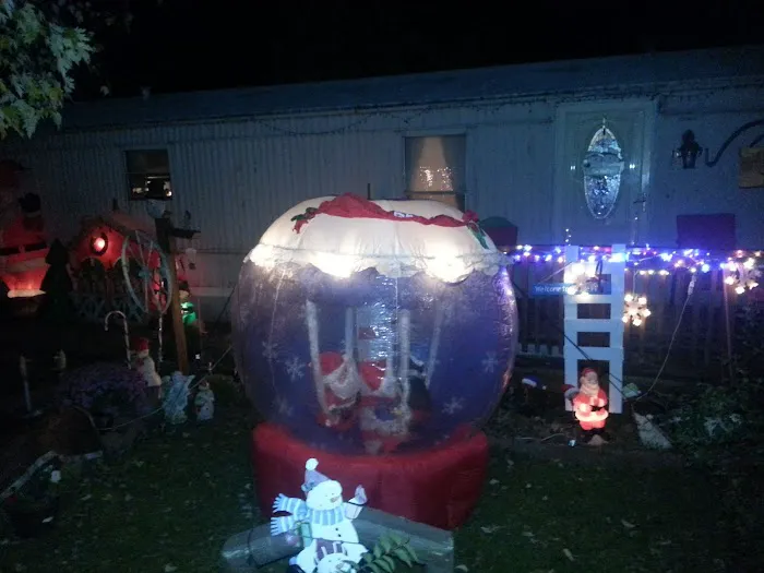Ryan Manor Picture 3