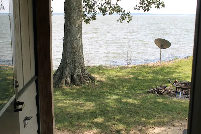 Hazlet Cottages on Carlyle Lake Picture 5
