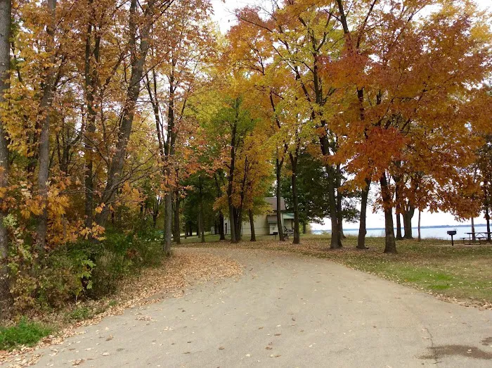 Hazlet Cottages on Carlyle Lake Picture 6