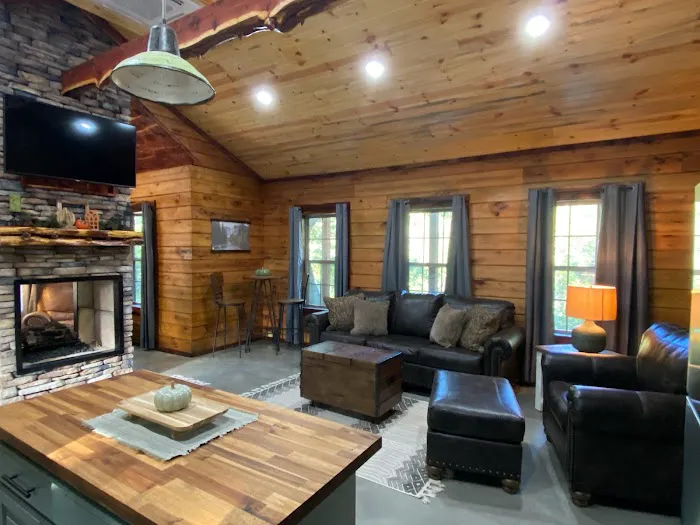 The Cozy Pines Cabin & RV Park Picture 5