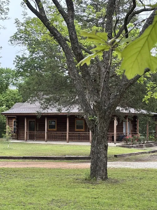The Cozy Pines Cabin & RV Park Picture 9