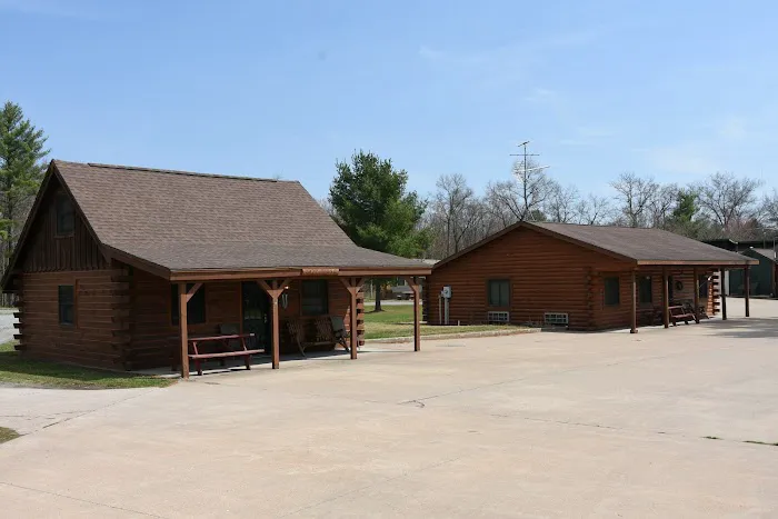 Riviera Resort Cabins & RV Rentals Picture 3
