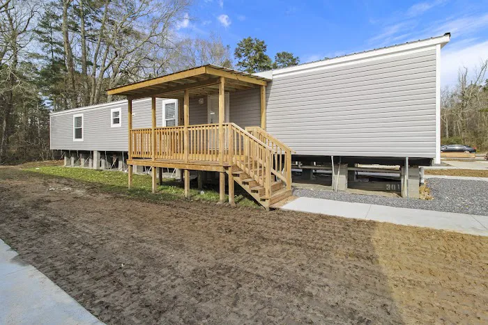 Courtney Run Mobile Home Park Picture 1
