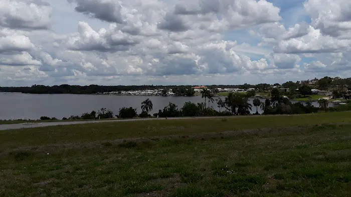Lake Garden Mobile Home Park Picture 5
