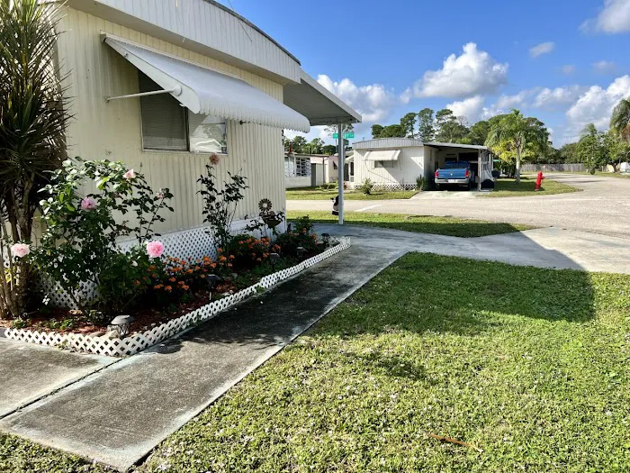 Royal Palm Mobile Home Park Picture 4