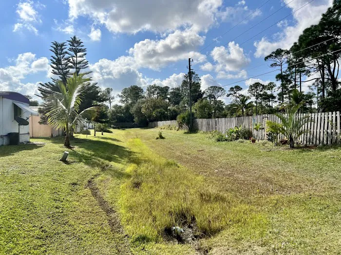 Royal Palm Mobile Home Park Picture 7