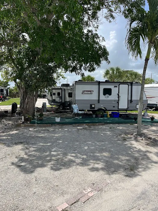 Floridays RV Park Picture 9