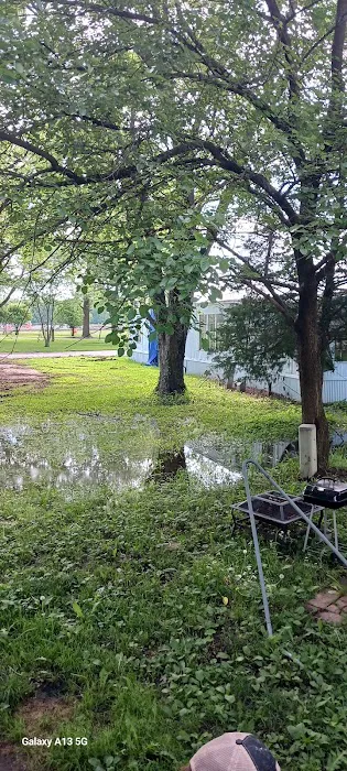 University Flats Mobile Home Park Picture 3