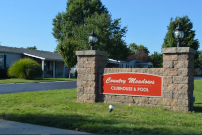McDonald Mobile Homes & Country Meadows Communities Picture 7
