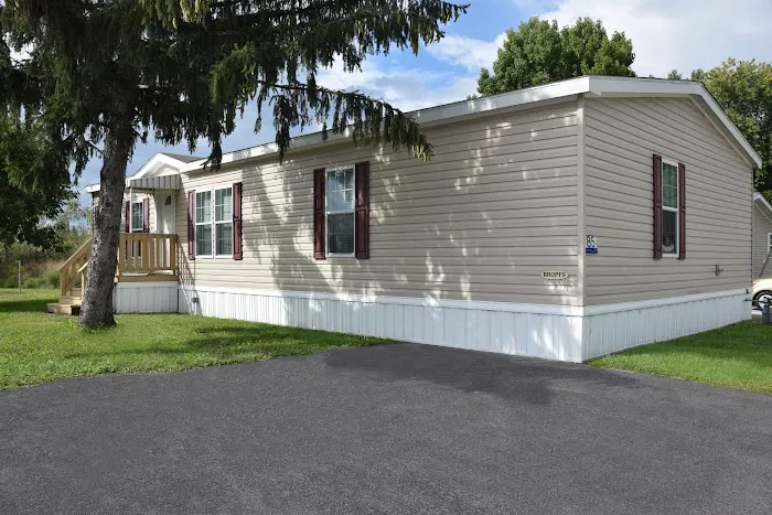 Castle Acres Manufactured Home Community Picture 4