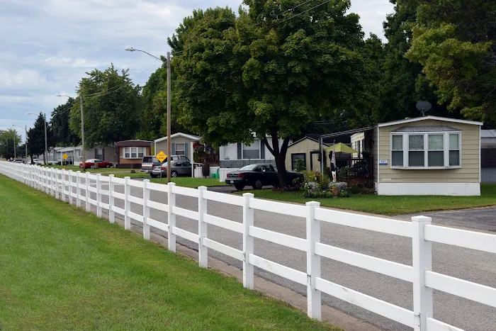 Castle Acres Manufactured Home Community Picture 10