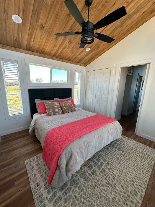 The Oaks on 37 Tiny Homes & RV Resort Picture 10